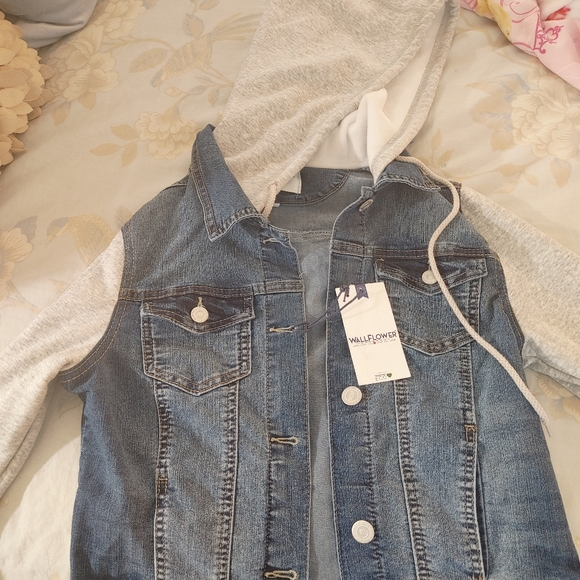 New Girl's Denim Jacket w/Hoodie - Picture 4 of 5